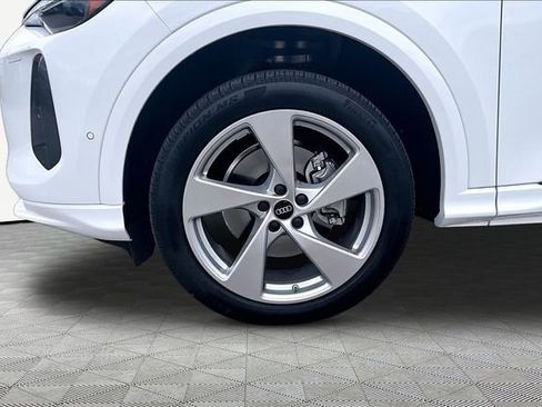 Used 2025 Audi Q5 Premium w/ Premium Plus AWD/4WD image 8