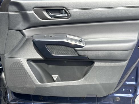 Used 2025 Nissan Pathfinder SV image 24