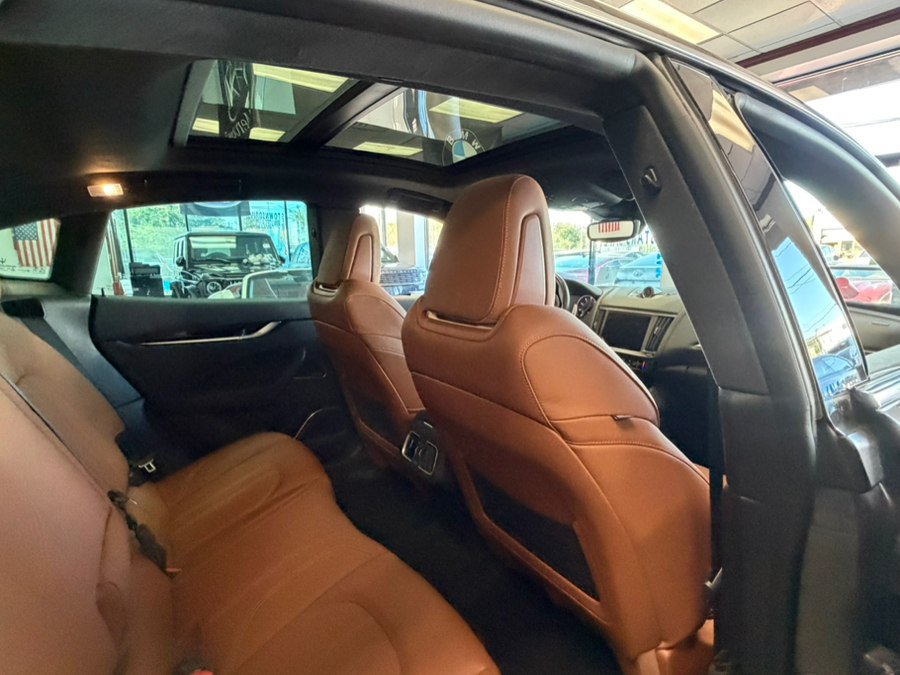 Used 2023 Maserati Levante GT AWD/4WD image 40