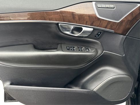 Used 2019 Volvo XC90 T5 Momentum w/ Protection Package image 21