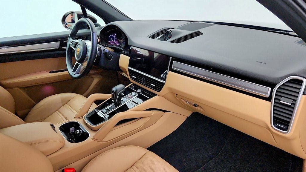 Used 2022 Porsche Cayenne Platinum Edition AWD/4WD image 26