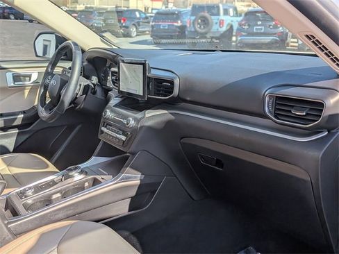 Used 2020 Ford Explorer XLT w/ Equipment Group 202A image 40