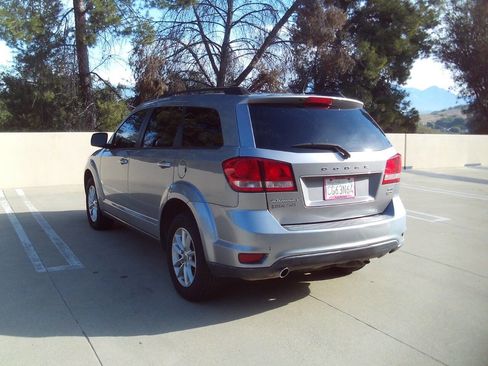 Used 2016 Dodge Journey SXT w/ Comfort/Convenience Group image 4