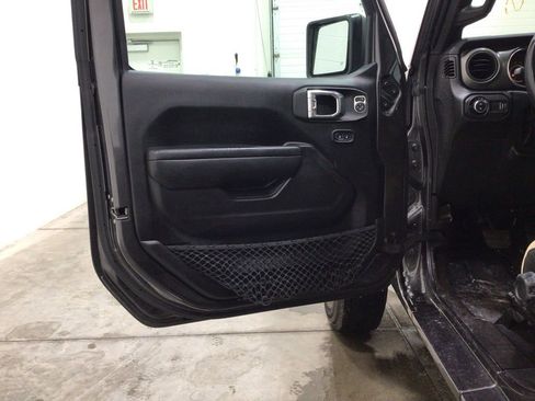 Used 2023 Jeep Gladiator Sport image 16