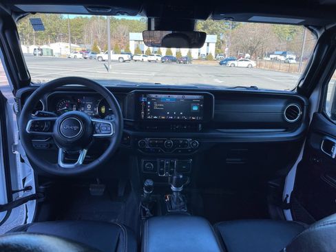 Used 2024 Jeep Wrangler Unlimited Sahara w/ Technology Group image 8