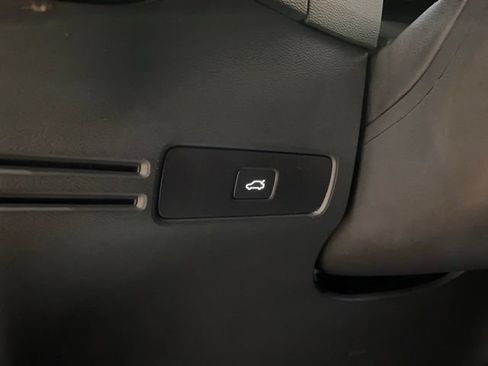 Used 2025 Volvo XC40 B5 Core AWD/4WD image 38