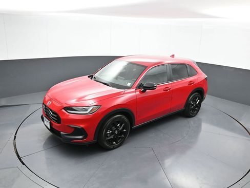 Certified 2025 Honda HR-V Sport image 32