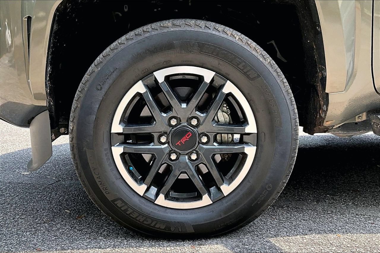 Used 2024 Toyota Tacoma TRD Sport AWD/4WD image 33