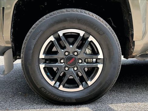 Used 2024 Toyota Tacoma TRD Sport AWD/4WD image 33