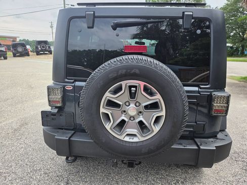 Used 2017 Jeep Wrangler Unlimited Rubicon w/ Cold Weather Group AWD/4WD image 6