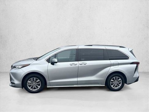Used 2023 Toyota Sienna XLE image 8