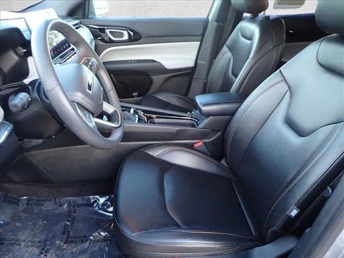 Used 2024 Jeep Compass Limited image 11