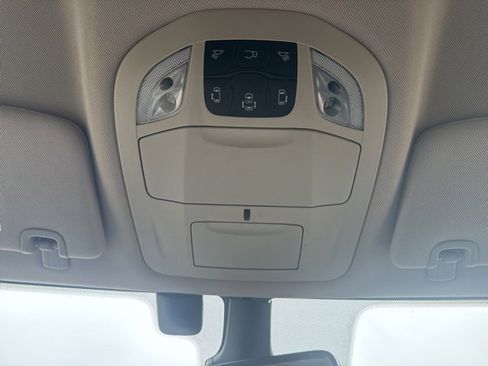 Used 2021 Chrysler Pacifica Touring-L image 26