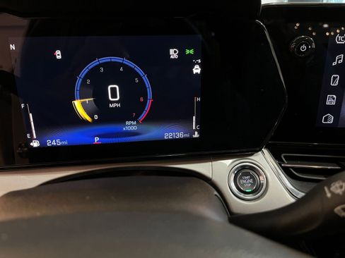 Used 2025 Chevrolet Trax LT w/ LT Convenience Package image 39