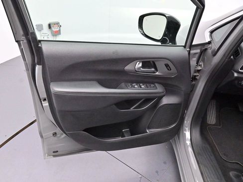 Used 2025 Chrysler Pacifica Select FWD image 38
