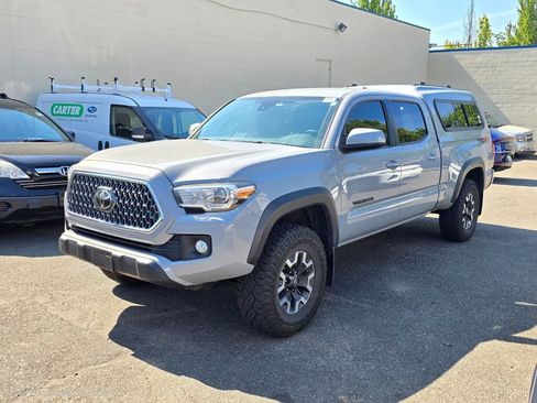 Used 2019 Toyota Tacoma TRD Off-Road w/ Technology Package AWD/4WD image 3
