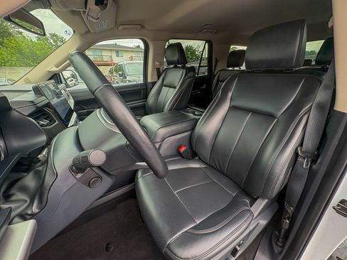 Used 2024 Ford Expedition XLT AWD/4WD image 23