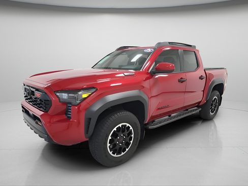 Used 2025 Toyota Tacoma TRD Off-Road AWD/4WD image 3