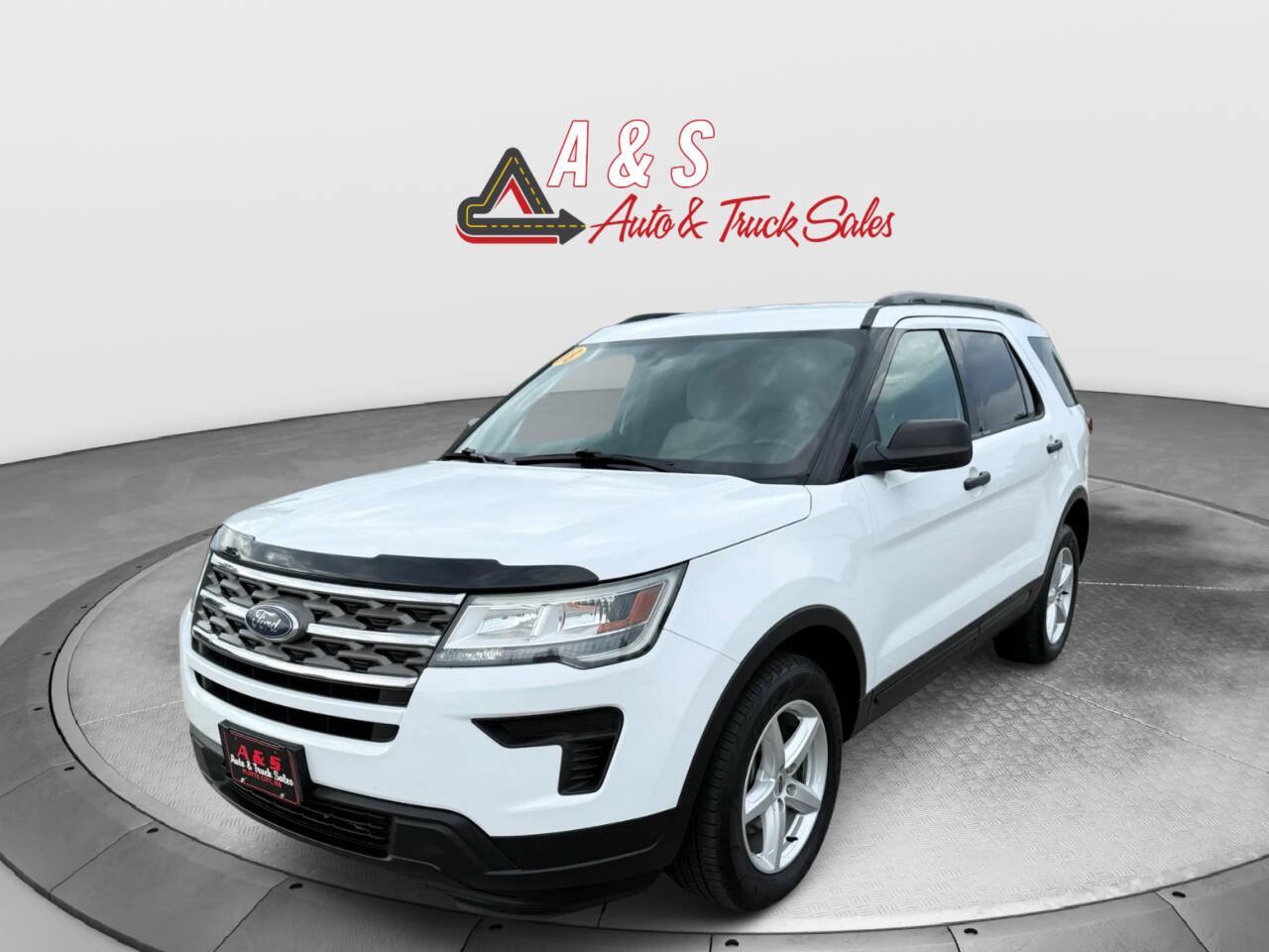 Used 2018 Ford Explorer 4WD w/ Class II Trailer Tow Package image 3