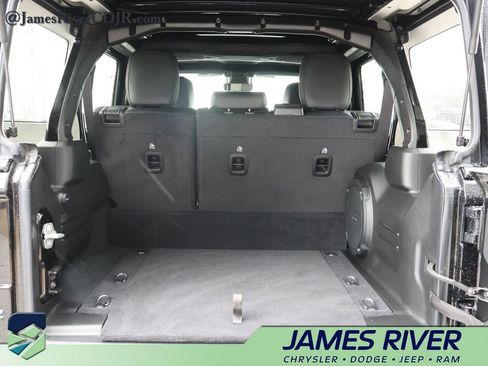 Used 2025 Jeep Wrangler Unlimited Rubicon 4xe w/ Safety Group AWD/4WD image 14
