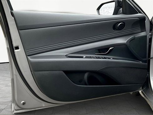 Certified 2025 Hyundai Elantra Sport image 23