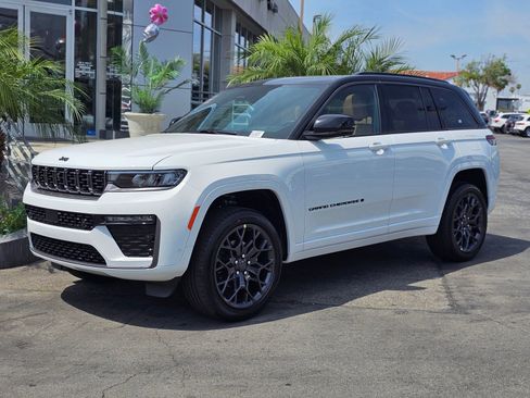 New 2026 Jeep Grand Cherokee Summit AWD/4WD image 3