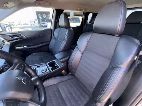 Used 2024 Mitsubishi Outlander SE image 8