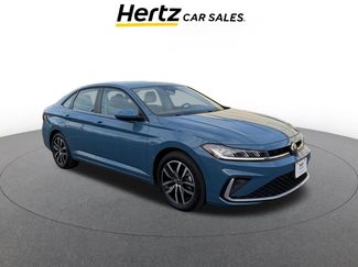 Used 2025 Volkswagen Jetta SE video 1