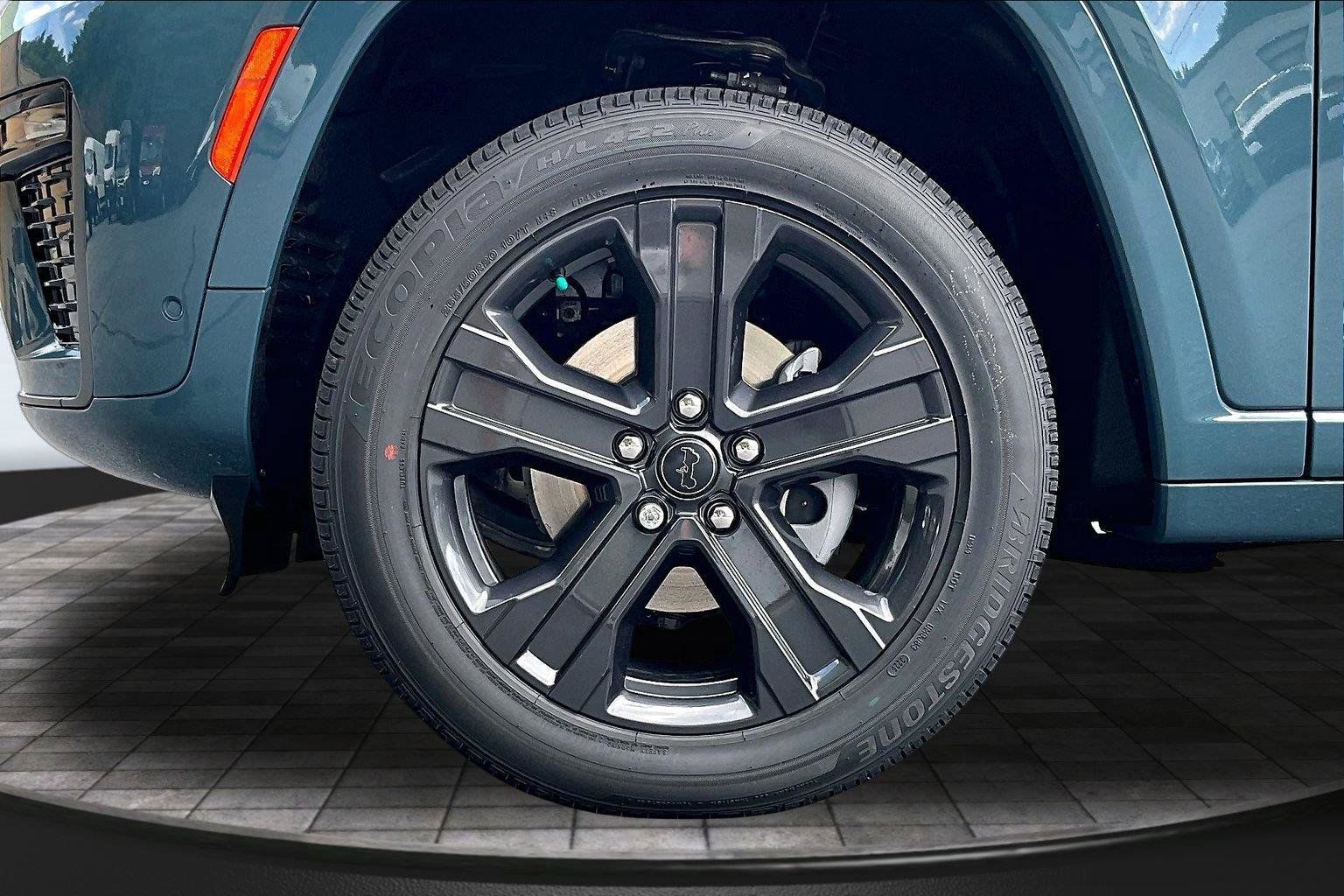 New 2027 Jeep Grand Cherokee Limited AWD/4WD image 12