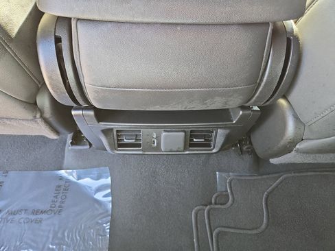 Used 2024 GMC Sierra 1500 SLT image 18