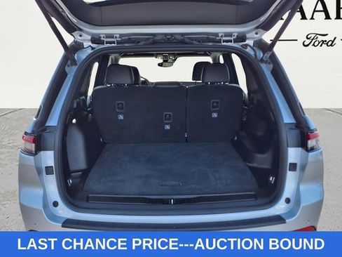 Used 2023 Jeep Grand Cherokee Altitude AWD/4WD image 10