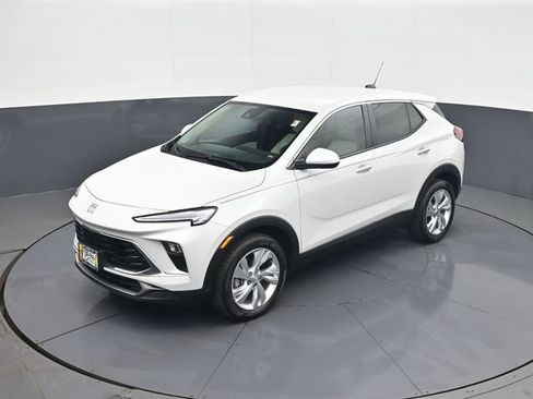Certified 2024 Buick Encore GX Preferred w/ Comfort Package AWD/4WD image 13