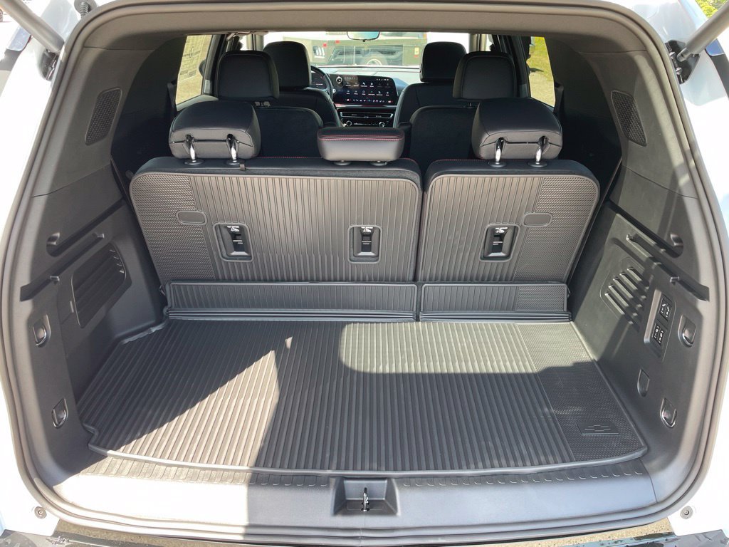New 2026 Chevrolet Traverse RS w/ LPO, Floor Liner Package FWD image 39