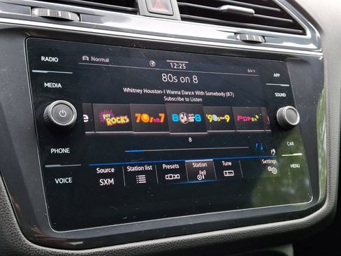 Certified 2024 Volkswagen Tiguan SE R-Line AWD/4WD image 18