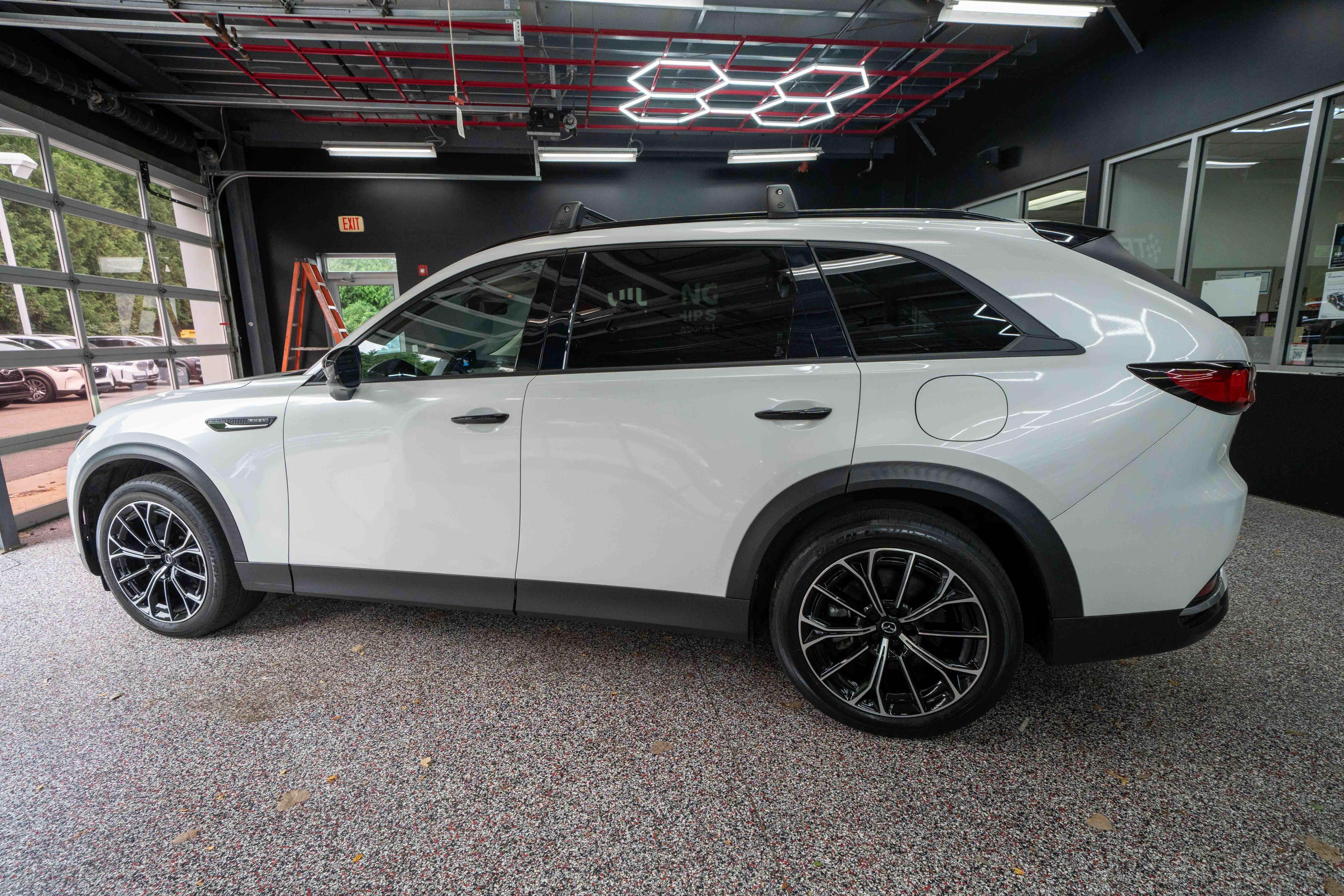 Used 2025 MAZDA CX-70 Plug-In Hybrid w/ Premium Pkg AWD/4WD image 34