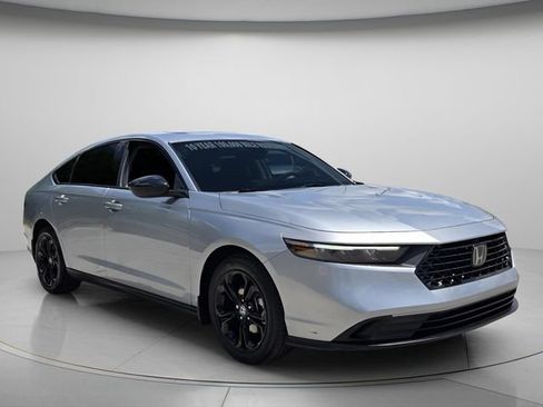 Used 2025 Honda Accord SE image 9