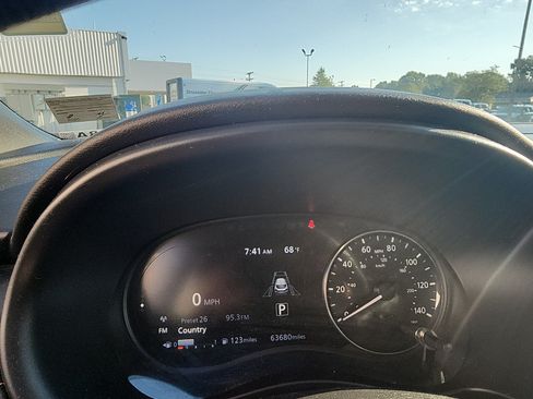 Used 2021 Nissan Kicks SR FWD image 13