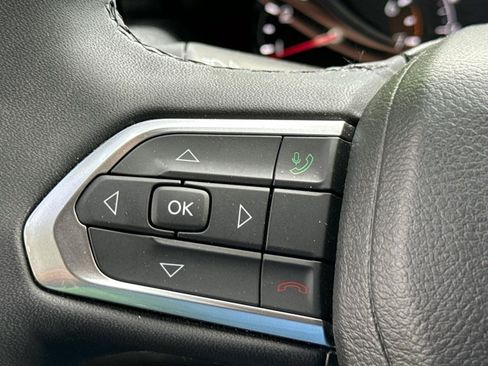 Used 2023 Jeep Compass Latitude AWD/4WD image 17