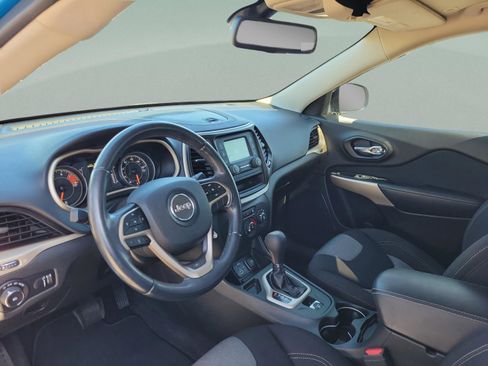 Used 2018 Jeep Cherokee Latitude w/ Altitude Package image 7