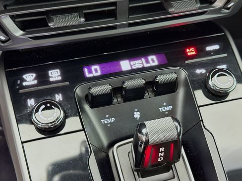 Certified 2023 Porsche 911 Carrera 4S AWD/4WD image 17