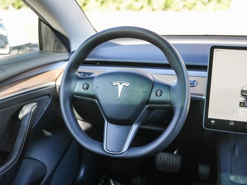 Used 2023 Tesla Model 3 Standard Range RWD image 14