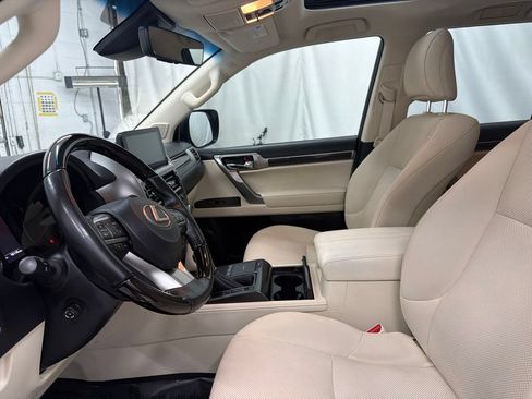 Used 2023 Lexus GX 460 Premium w/ Accessory Package AWD/4WD image 15