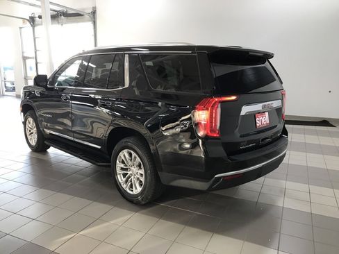 Used 2023 GMC Yukon SLT w/ SLT Luxury Package image 3