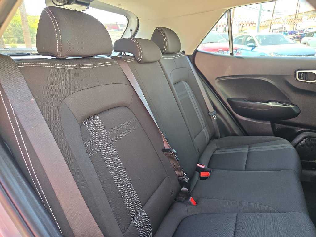 Used 2025 Hyundai Venue SEL FWD image 30