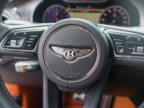 Used 2022 Bentley Flying Spur Plug-In Hybrid image 33