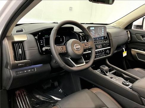 New 2025 Nissan Pathfinder Platinum w/ Lighting Package (N93) AWD/4WD image 6