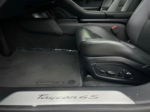 Used 2020 Porsche Taycan 4S image 40
