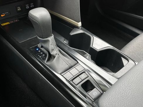 Used 2025 Toyota Camry SE FWD image 20