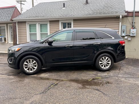 Used 2017 Kia Sorento FWD image 3