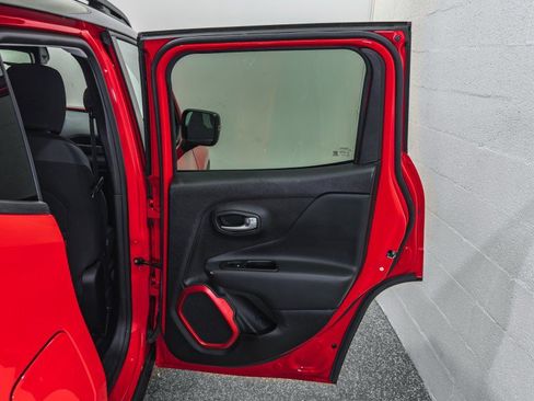 Used 2019 Jeep Renegade Trailhawk w/ UConnect 8.4 Nav Group image 19